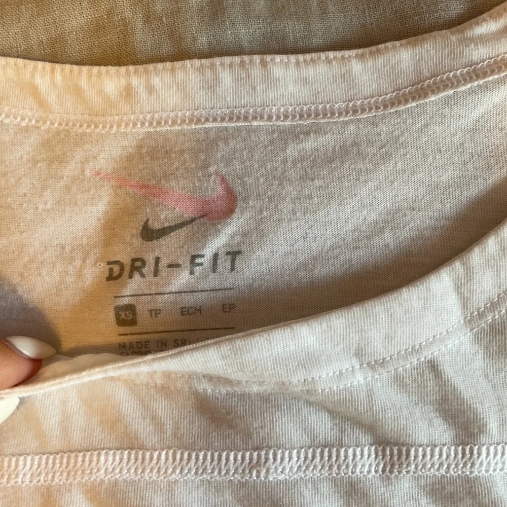 Nike shirt - Picture 2 of 3